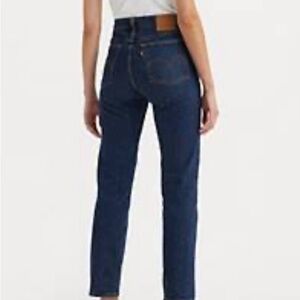 Levi’s wedgie dark bleu wash size 24